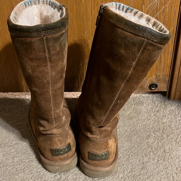 Beautiful UGG Tall Suede Sheep Fur Lined Zip Boots. Size 8. - Picture 2 of 11